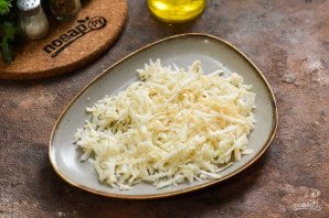 Салат из курицы, грибов и сельдерея