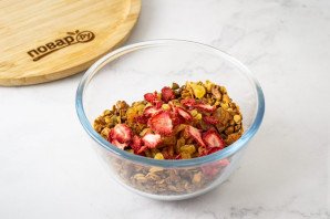 Гранола с клубникой
