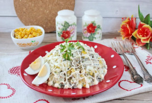 Салат из шпрот и кукурузы