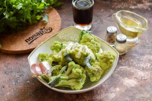 Брокколи с соевым соусом в духовке