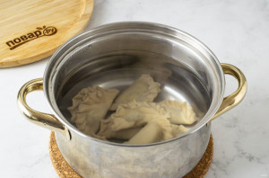 Вареники с вишней из цельнозерновой муки