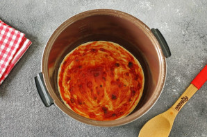 Пицца из слоеного теста в мультиварке