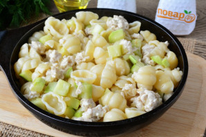 Макароны с фаршем и кабачками