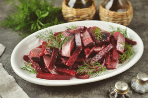 Маринованная свекла с селедкой