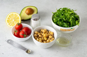 Салат с рукколой и нутом