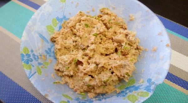 Рыбные фрикадельки в сливочном соусе с каперсами и маринованными огурцами, пошаговый рецепт с фото