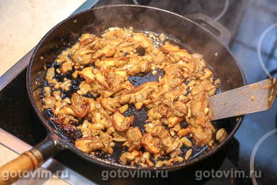 Куриные бедра, запеченные с белыми грибами и сыром в духовке Куриные бедра, запеченные с белыми грибами и сыром в духовке