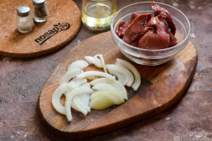 Салат с печенью и брокколи