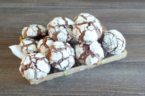 Шоколадное печенье с кракелюрами