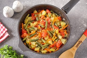 Тушеные кабачки со стручковой фасолью