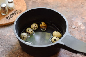 Салат с авокадо и перепелиными яйцами