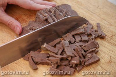 Салат из говяжьего сердца с яйцом, маринованным луком и сладким перцем