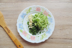 Салат с жареными баклажанами и свежими помидорами