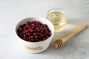 Брусника с медом на зиму