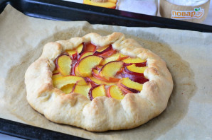 Постный пирог с персиками