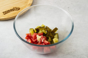 Салат с нутом и морской капустой