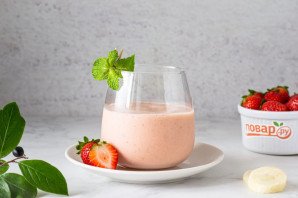 Бананово-ягодный смузи