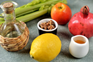 Салат с сельдереем и гранатом