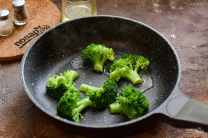 Салат с печенью и брокколи