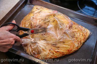 Утиные ножки с яблоками и капустой, запеченные в рукаве