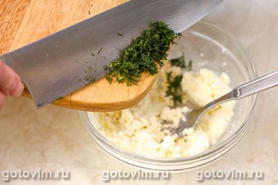 Бутерброды с красной икрой и творогом и укропом