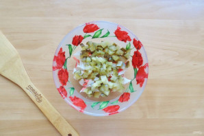 Салат с курицей и маринованными огурцами