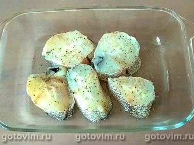 Макрурус, запеченный в духовке с грибами в сливках