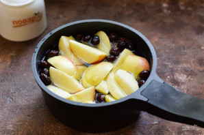 Компот из яблок и шиповника Компот из яблок и шиповника