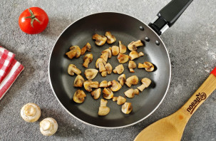 Пицца из слоеного теста в мультиварке