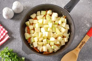 Тушеные кабачки со стручковой фасолью