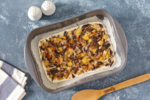 Пирог с маринованными грибами и картофелем Пирог с маринованными грибами и картофелем