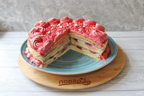 Медовый торт с вишней