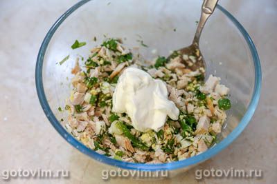 Булочки-завитушки с курицей и яйцом