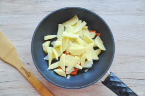 Карп запеченный в сметане с овощами Карп запеченный в сметане с овощами