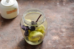 Компот из яблок с базиликом на зиму Компот из яблок с базиликом на зиму