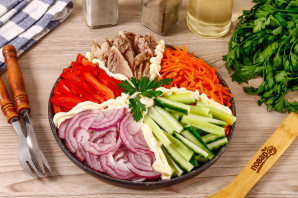 Салат кучками с корейской морковкой