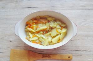 Карп запеченный в сметане с овощами Карп запеченный в сметане с овощами