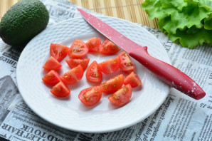 Салат с авокадо и маслинами