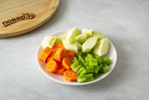 Смузи из сельдерея, яблока и апельсина