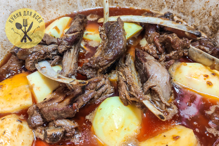 Бараньи ребра с картошкой в казане