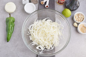 Салат с рисовой лапшой