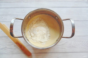 Медовый торт с вишней