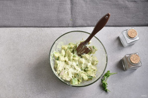 Курица с авокадо