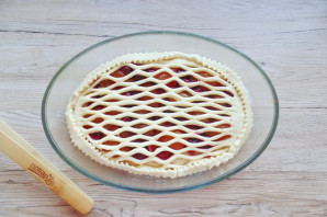 Пирог с вишней и абрикосами