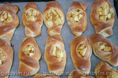 Булочки с яблоками и корицей