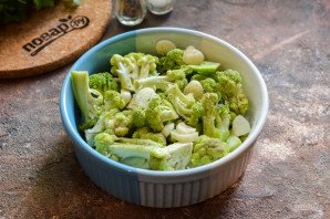 Брокколи с соевым соусом в духовке