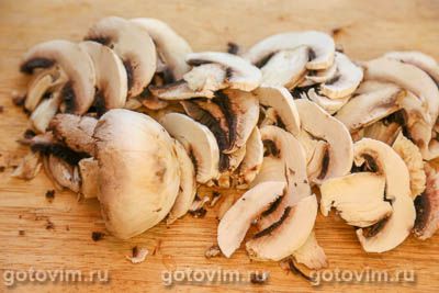 Суп из говядины с грибами и мучной «подбойкой»