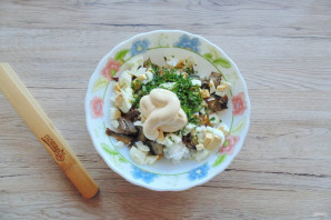 Салат из шпрот и кукурузы