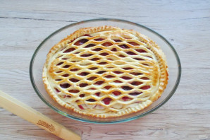 Пирог с вишней и абрикосами