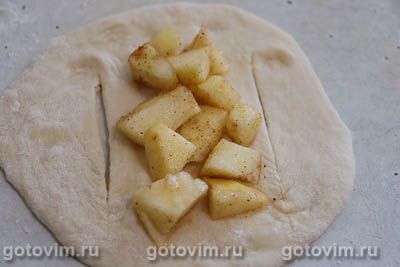 Булочки с яблоками и корицей